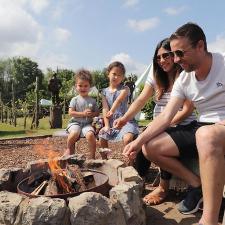 Leeds Castle Knights Glamping Hotel ภายนอก รูปภาพ