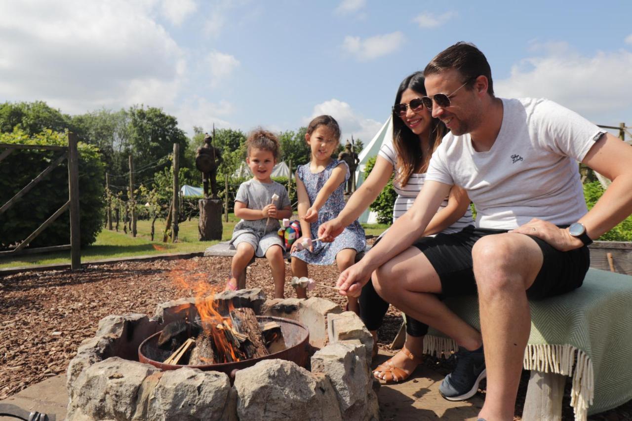 Leeds Castle Knights Glamping Hotel ภายนอก รูปภาพ