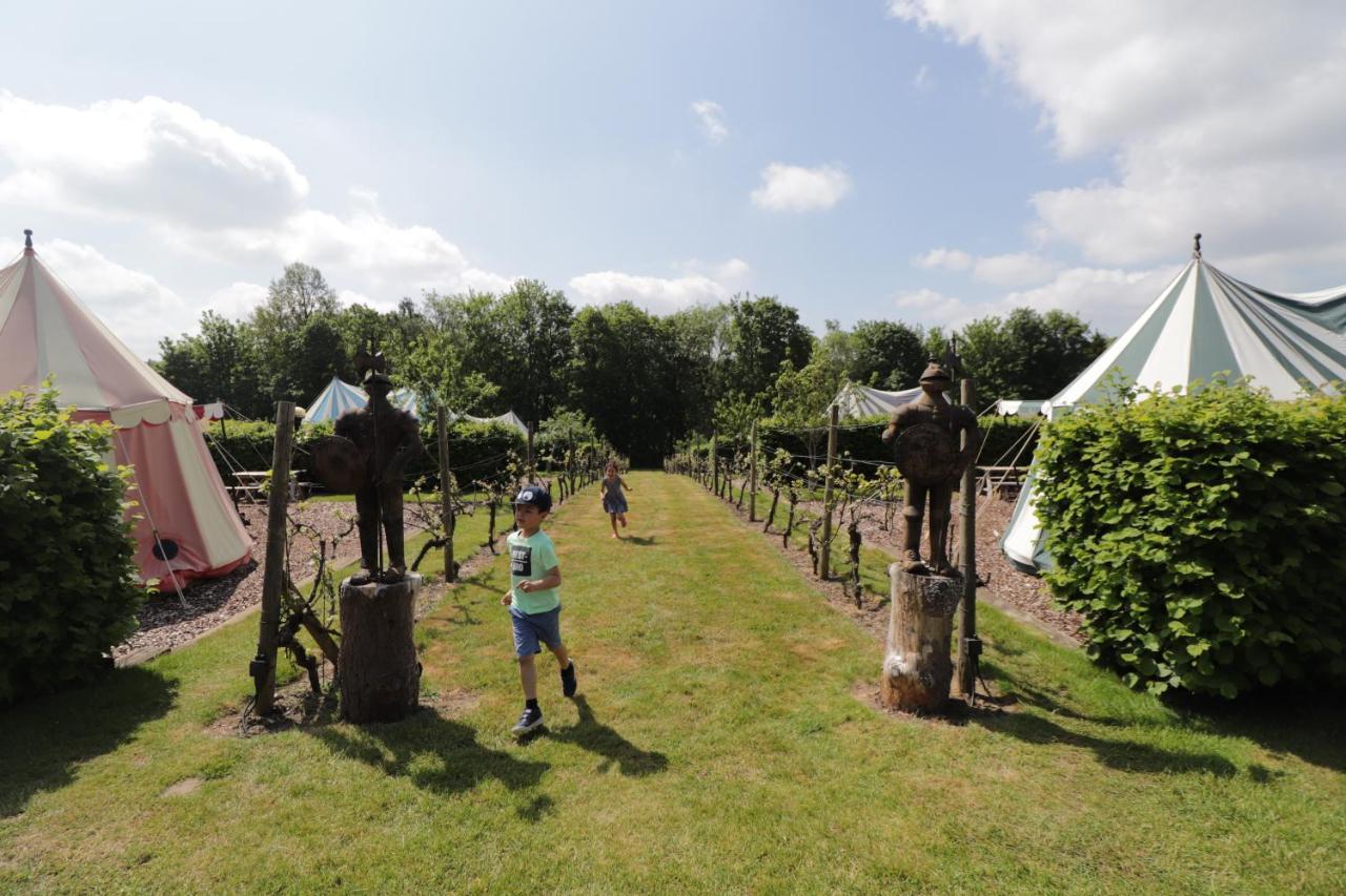 Leeds Castle Knights Glamping Hotel ภายนอก รูปภาพ