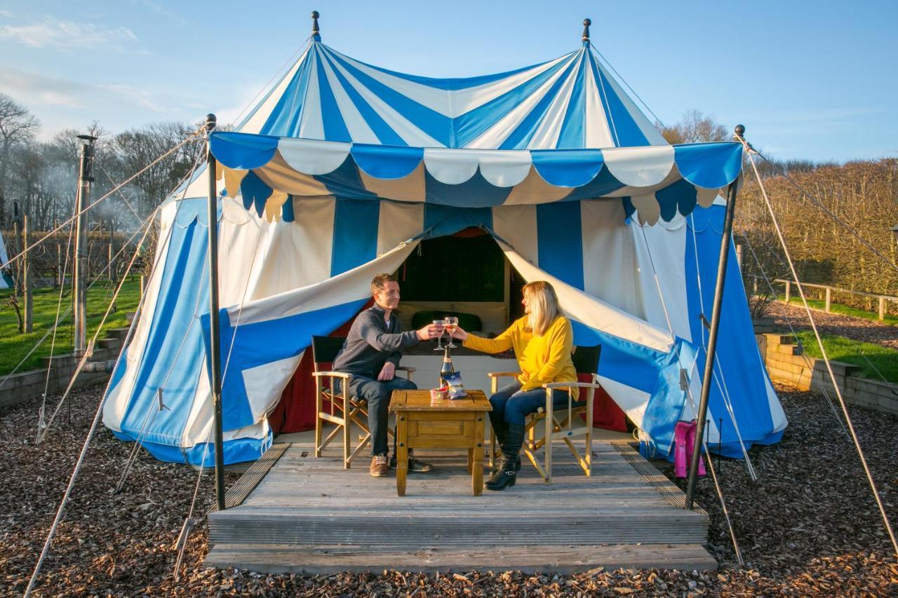 Leeds Castle Knights Glamping Hotel ภายนอก รูปภาพ