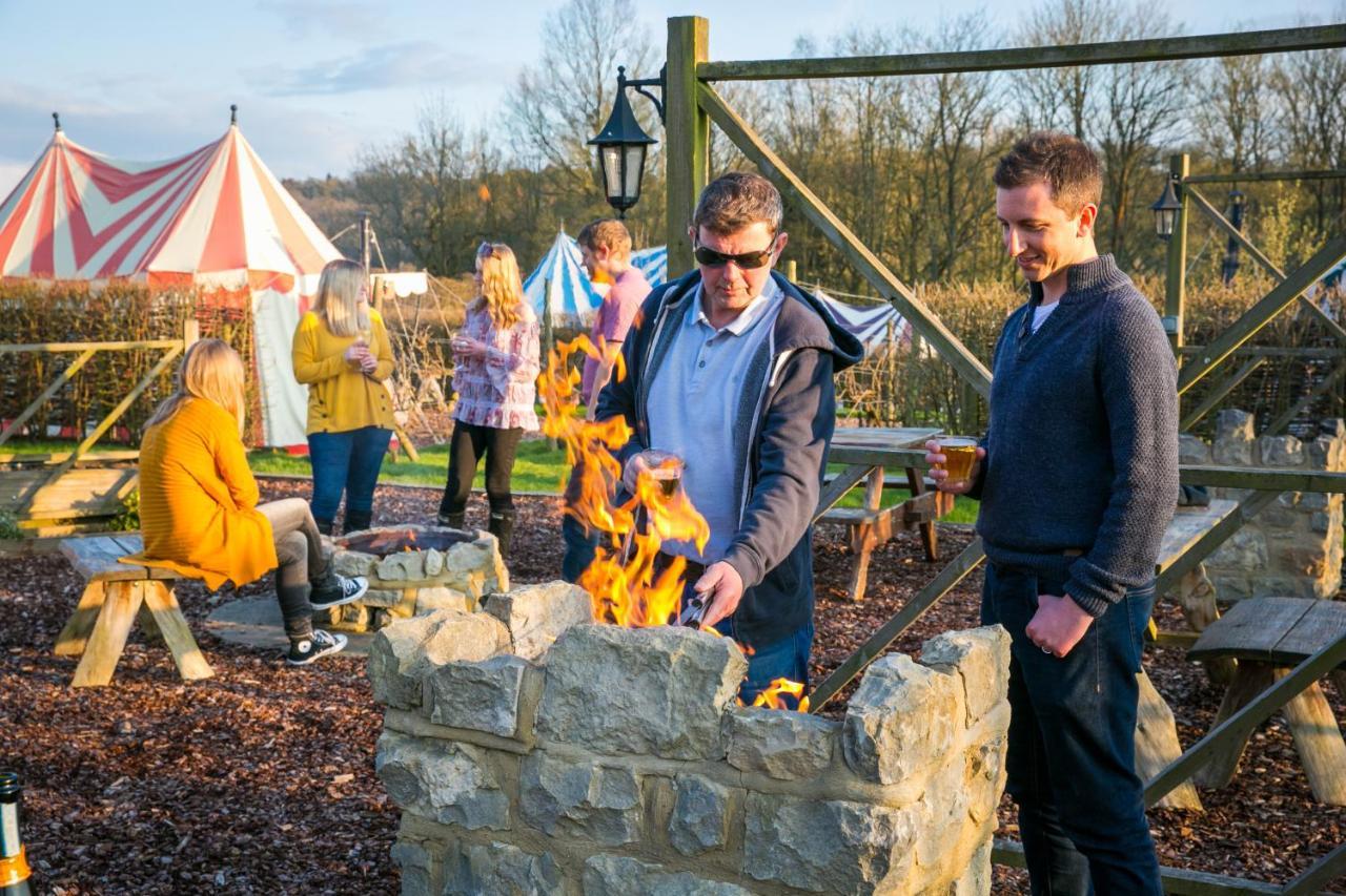 Leeds Castle Knights Glamping Hotel ภายนอก รูปภาพ