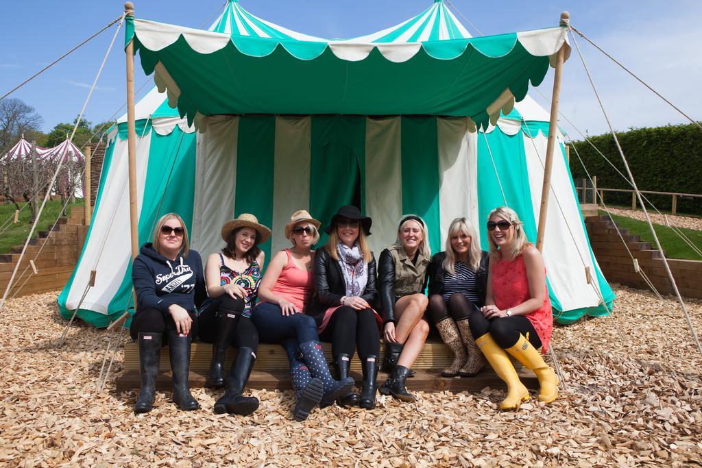 Leeds Castle Knights Glamping Hotel ภายนอก รูปภาพ