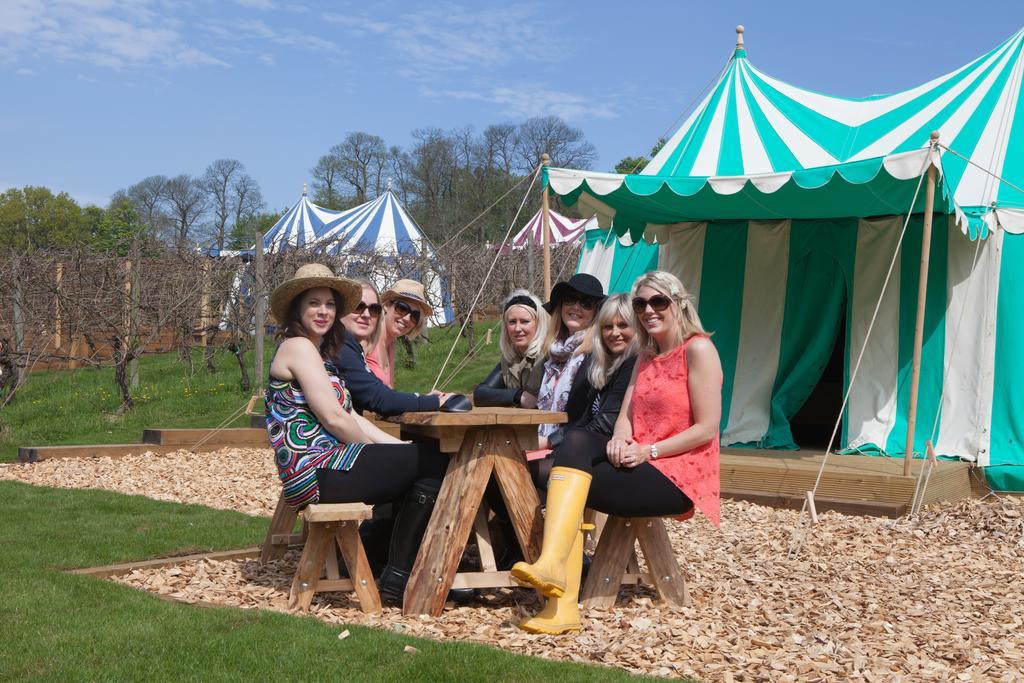 Leeds Castle Knights Glamping Hotel ภายนอก รูปภาพ