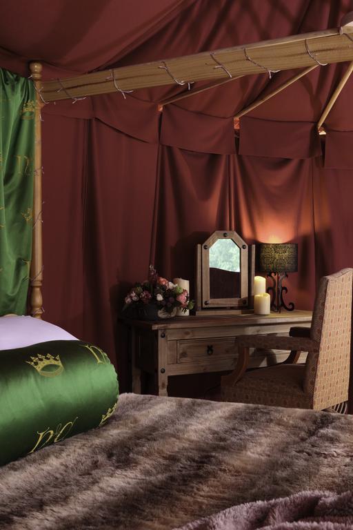 Leeds Castle Knights Glamping Hotel ภายนอก รูปภาพ