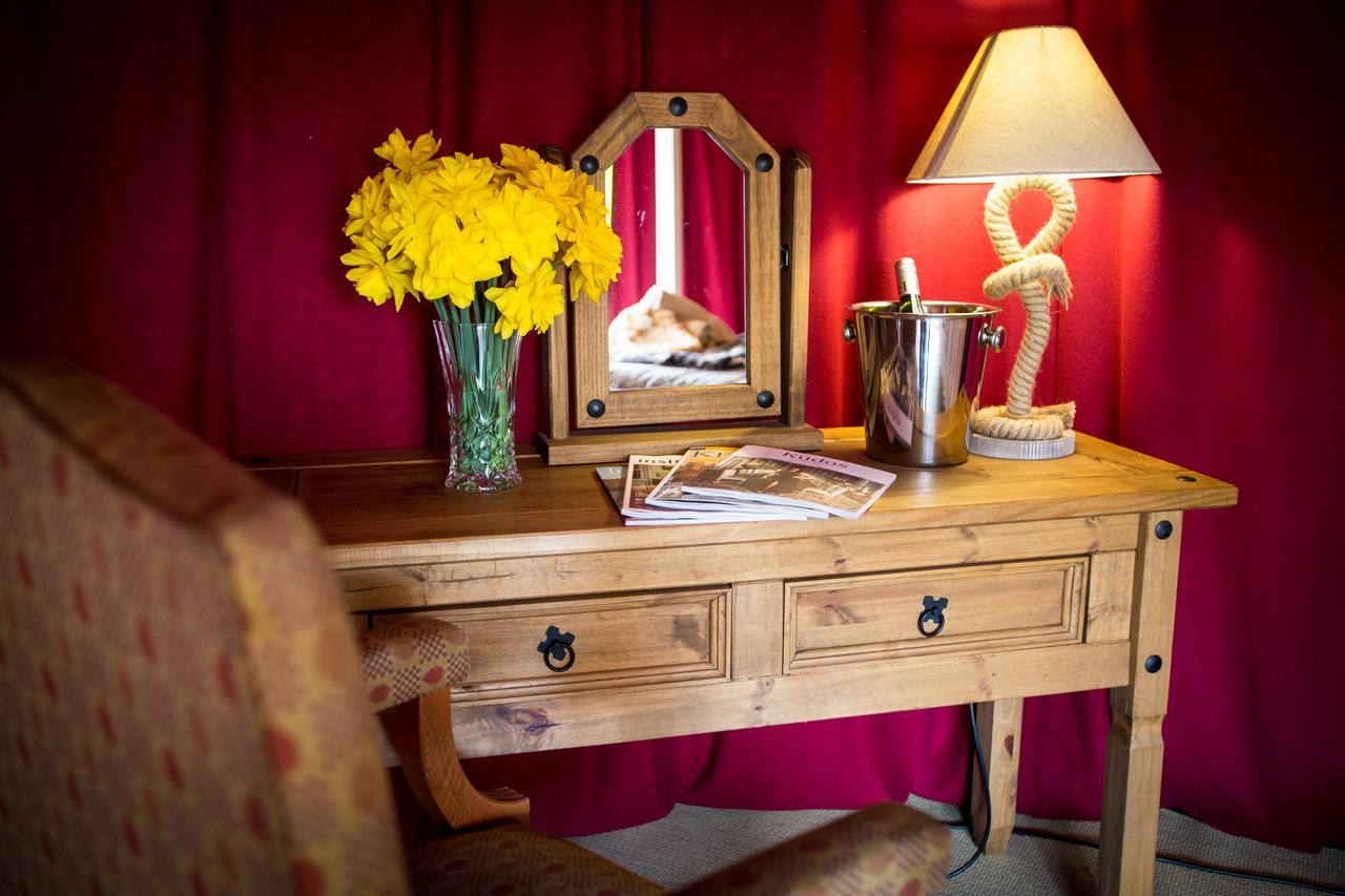 Leeds Castle Knights Glamping Hotel ภายนอก รูปภาพ