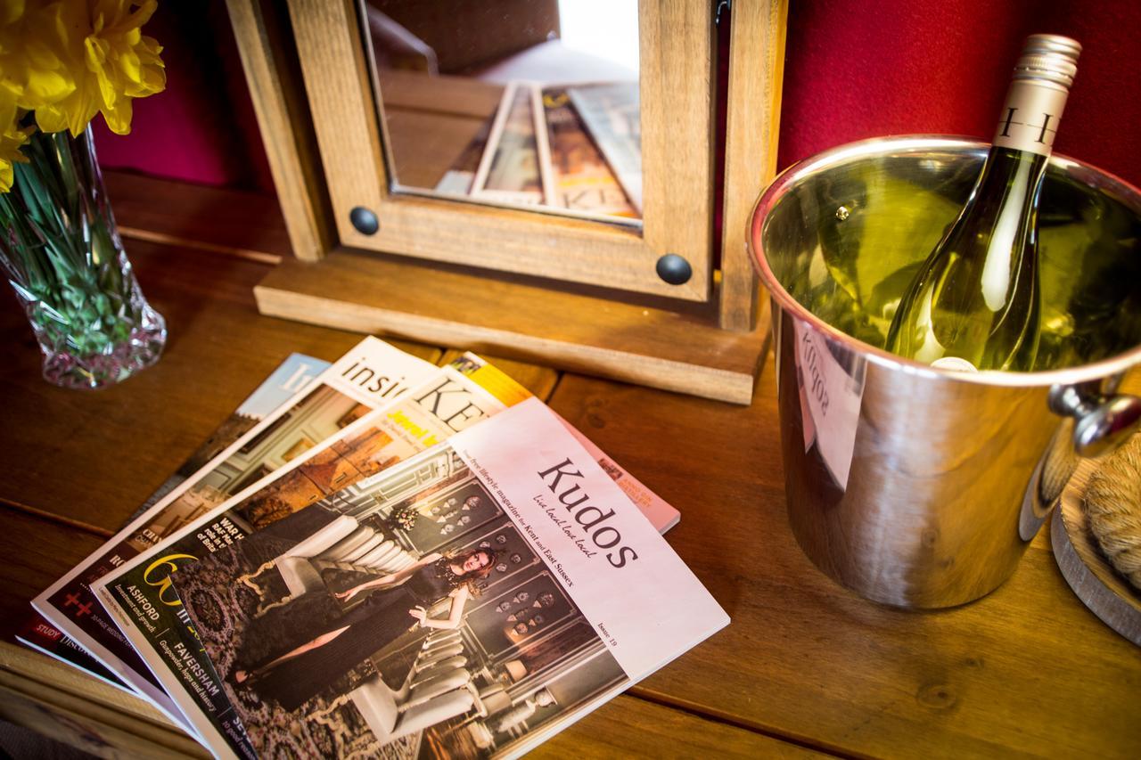 Leeds Castle Knights Glamping Hotel ภายนอก รูปภาพ